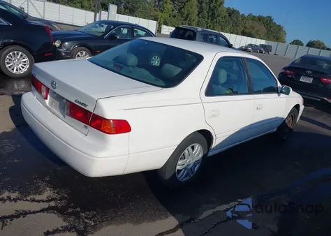 2000 Toyota Camry Le from USA, damaged, VIN 4T1BG22K1YU756645